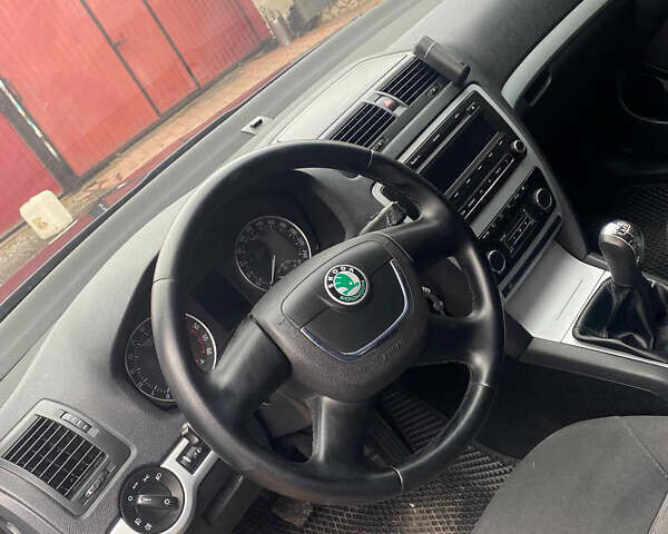 Черный Шкода Октавия, объемом двигателя 1.6 л и пробегом 275 тыс. км за 7800 $, фото 17 на Automoto.ua