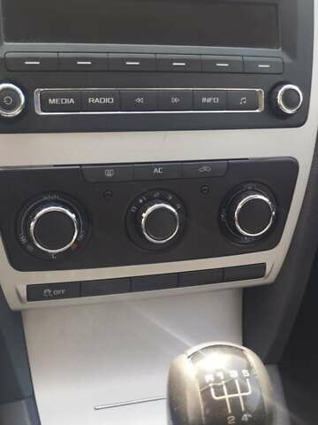 Черный Шкода Октавия, объемом двигателя 1.6 л и пробегом 260 тыс. км за 7650 $, фото 13 на Automoto.ua