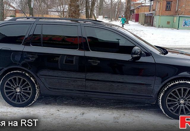 Черный Шкода Октавия, объемом двигателя 1.6 л и пробегом 318 тыс. км за 6300 $, фото 2 на Automoto.ua