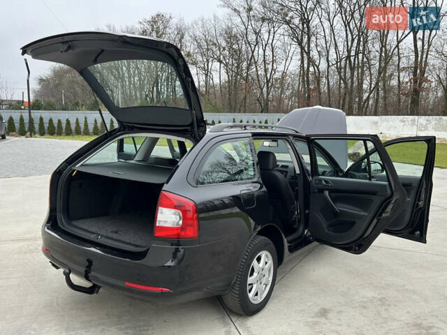 Черный Шкода Октавия, объемом двигателя 2 л и пробегом 229 тыс. км за 11650 $, фото 108 на Automoto.ua