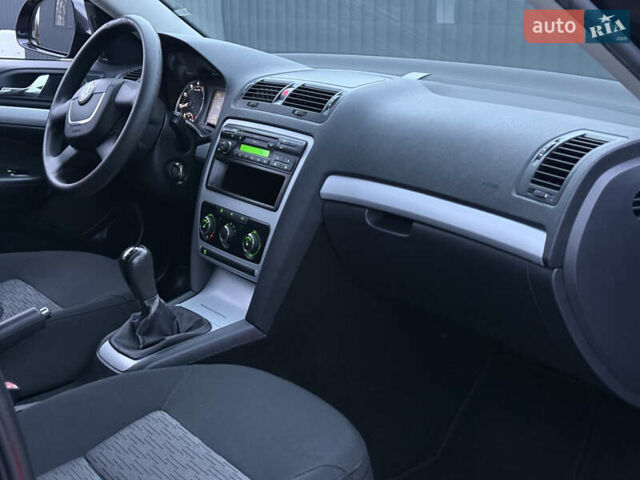 Черный Шкода Октавия, объемом двигателя 1.6 л и пробегом 202 тыс. км за 7490 $, фото 35 на Automoto.ua