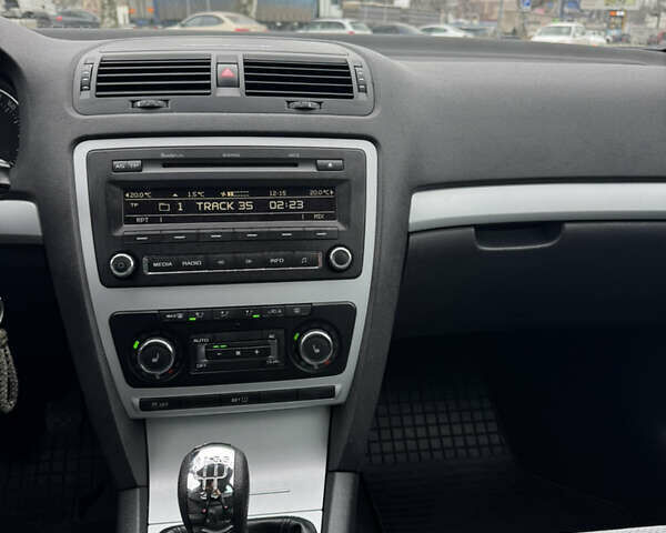 Черный Шкода Октавия, объемом двигателя 1.6 л и пробегом 228 тыс. км за 7800 $, фото 24 на Automoto.ua