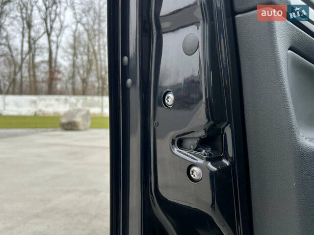 Черный Шкода Октавия, объемом двигателя 2 л и пробегом 229 тыс. км за 11650 $, фото 147 на Automoto.ua