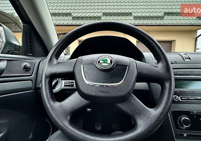 Чорний Шкода Октавія, об'ємом двигуна 1.6 л та пробігом 114 тис. км за 8299 $, фото 55 на Automoto.ua