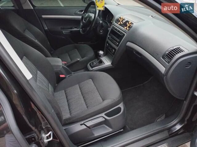 Чорний Шкода Октавія, об'ємом двигуна 1.6 л та пробігом 303 тис. км за 8200 $, фото 3 на Automoto.ua