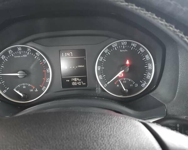 Черный Шкода Октавия, объемом двигателя 1.6 л и пробегом 280 тыс. км за 7800 $, фото 3 на Automoto.ua