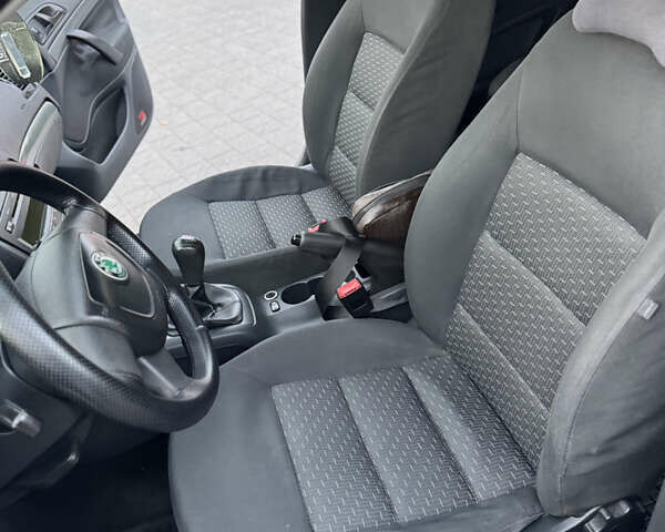 Чорний Шкода Октавія, об'ємом двигуна 1.6 л та пробігом 273 тис. км за 7600 $, фото 33 на Automoto.ua