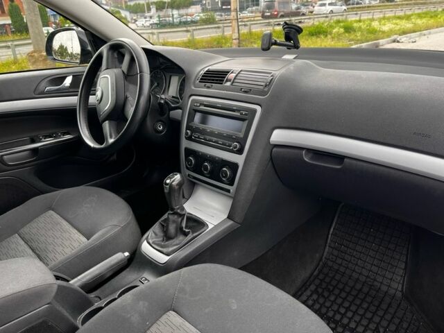 Чорний Шкода Октавія, об'ємом двигуна 0 л та пробігом 350 тис. км за 8000 $, фото 4 на Automoto.ua