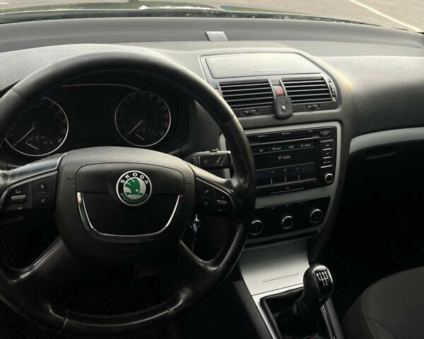 Чорний Шкода Октавія, об'ємом двигуна 1.6 л та пробігом 318 тис. км за 7200 $, фото 18 на Automoto.ua