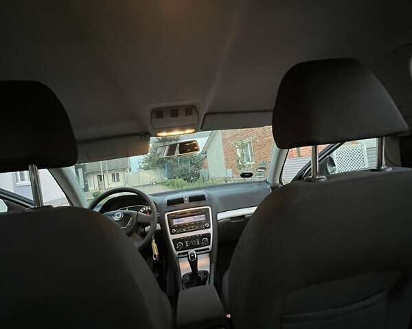 Черный Шкода Октавия, объемом двигателя 1.8 л и пробегом 230 тыс. км за 7700 $, фото 12 на Automoto.ua