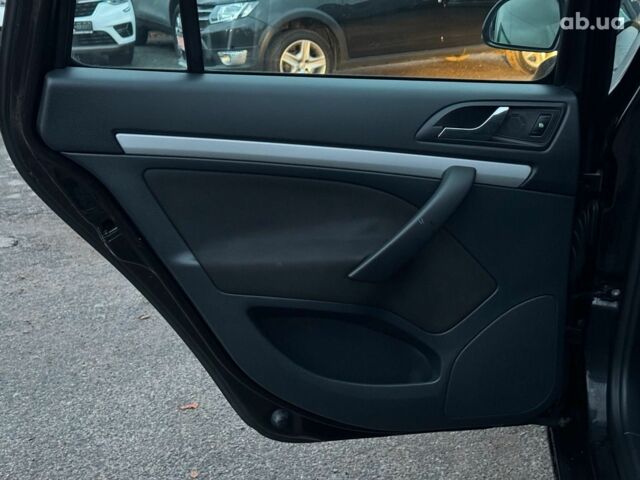 Черный Шкода Октавия, объемом двигателя 1.6 л и пробегом 237 тыс. км за 8190 $, фото 13 на Automoto.ua