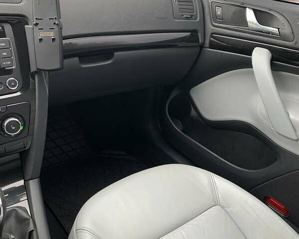 Черный Шкода Октавия, объемом двигателя 2 л и пробегом 252 тыс. км за 12000 $, фото 41 на Automoto.ua