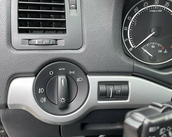 Черный Шкода Октавия, объемом двигателя 1.97 л и пробегом 265 тыс. км за 10900 $, фото 13 на Automoto.ua