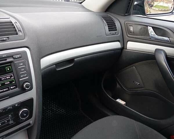 Чорний Шкода Октавія, об'ємом двигуна 1.8 л та пробігом 155 тис. км за 8950 $, фото 3 на Automoto.ua