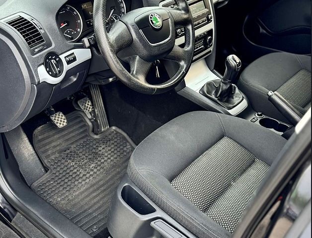 Черный Шкода Октавия, объемом двигателя 1.8 л и пробегом 187 тыс. км за 8700 $, фото 9 на Automoto.ua