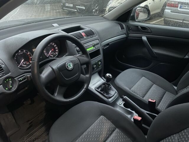 Чорний Шкода Октавія, об'ємом двигуна 1.6 л та пробігом 198 тис. км за 6999 $, фото 21 на Automoto.ua