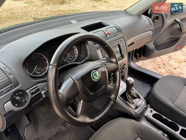 Шкода Октавия 2011 в Полтаве на Automoto.ua Черный Шкода Октавия, объемом двигателя 1.6 л и пробегом 220 тыс. км за 7600 $, фото 63 на Automoto.ua