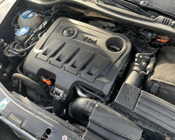 Черный Шкода Октавия, объемом двигателя 2 л и пробегом 280 тыс. км за 9200 $, фото 3 на Automoto.ua