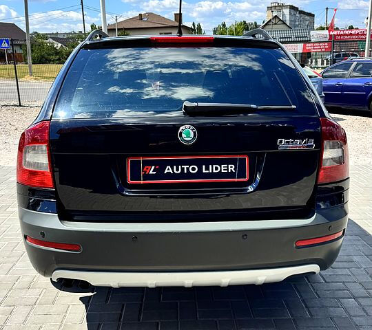 Черный Шкода Октавия, объемом двигателя 1.8 л и пробегом 187 тыс. км за 8700 $, фото 4 на Automoto.ua