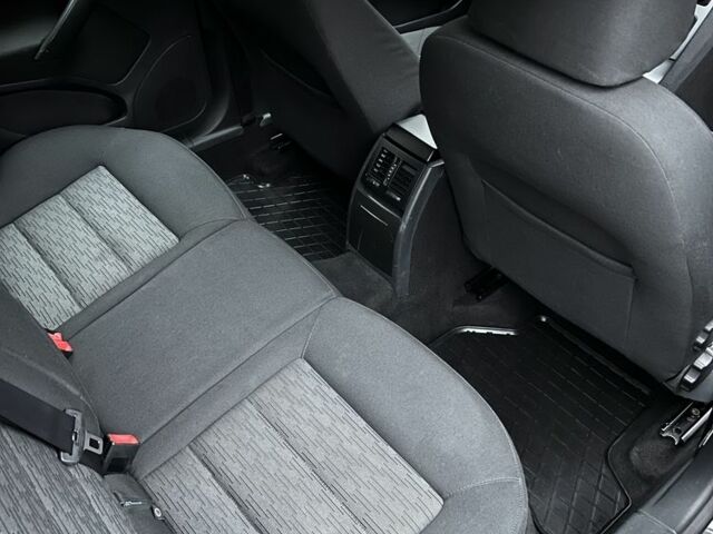 Черный Шкода Октавия, объемом двигателя 1.2 л и пробегом 155 тыс. км за 6400 $, фото 3 на Automoto.ua