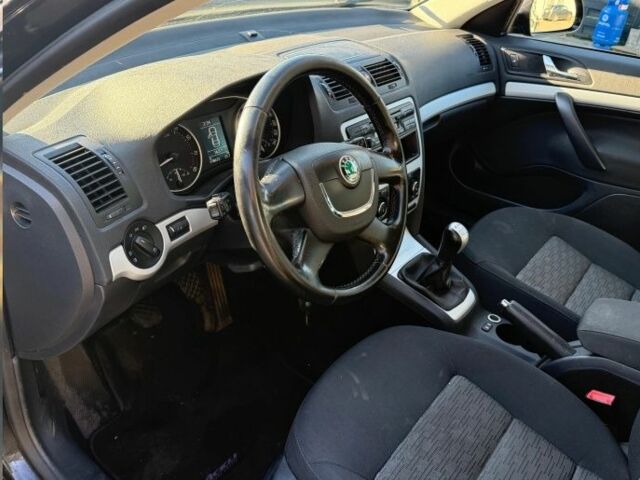 Черный Шкода Октавия, объемом двигателя 0 л и пробегом 178 тыс. км за 7000 $, фото 6 на Automoto.ua