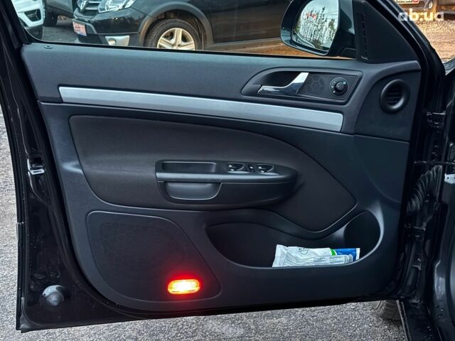 Черный Шкода Октавия, объемом двигателя 1.6 л и пробегом 237 тыс. км за 8190 $, фото 11 на Automoto.ua