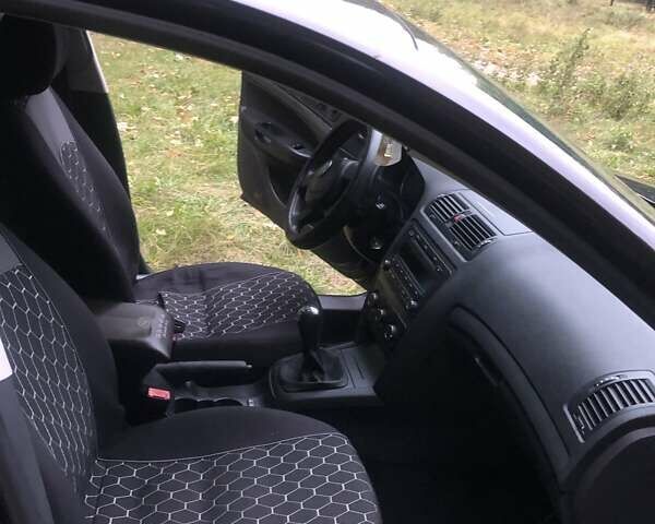 Черный Шкода Октавия, объемом двигателя 1.6 л и пробегом 184 тыс. км за 8900 $, фото 13 на Automoto.ua