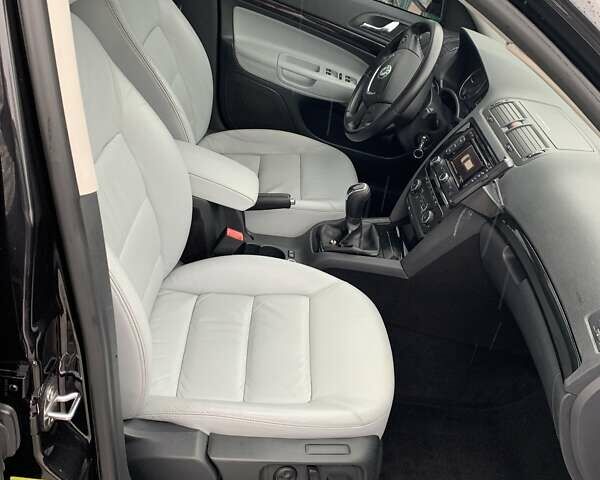 Черный Шкода Октавия, объемом двигателя 2 л и пробегом 252 тыс. км за 12000 $, фото 25 на Automoto.ua