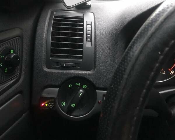 Черный Шкода Октавия, объемом двигателя 1.6 л и пробегом 184 тыс. км за 8900 $, фото 8 на Automoto.ua