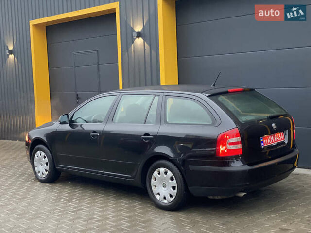 Черный Шкода Октавия, объемом двигателя 1.6 л и пробегом 198 тыс. км за 6999 $, фото 1 на Automoto.ua