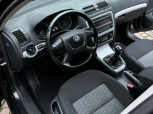 Черный Шкода Октавия, объемом двигателя 1.2 л и пробегом 155 тыс. км за 6400 $, фото 1 на Automoto.ua