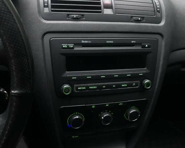 Черный Шкода Октавия, объемом двигателя 1.6 л и пробегом 184 тыс. км за 8900 $, фото 7 на Automoto.ua