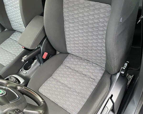 Чорний Шкода Октавія, об'ємом двигуна 1.6 л та пробігом 194 тис. км за 9399 $, фото 84 на Automoto.ua