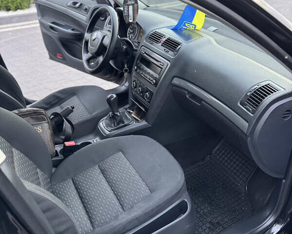 Чорний Шкода Октавія, об'ємом двигуна 1.6 л та пробігом 273 тис. км за 7600 $, фото 17 на Automoto.ua