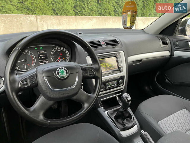 Чорний Шкода Октавія, об'ємом двигуна 1.6 л та пробігом 194 тис. км за 9399 $, фото 105 на Automoto.ua