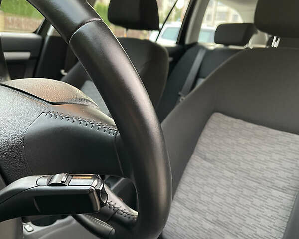 Чорний Шкода Октавія, об'ємом двигуна 1.6 л та пробігом 194 тис. км за 9399 $, фото 110 на Automoto.ua