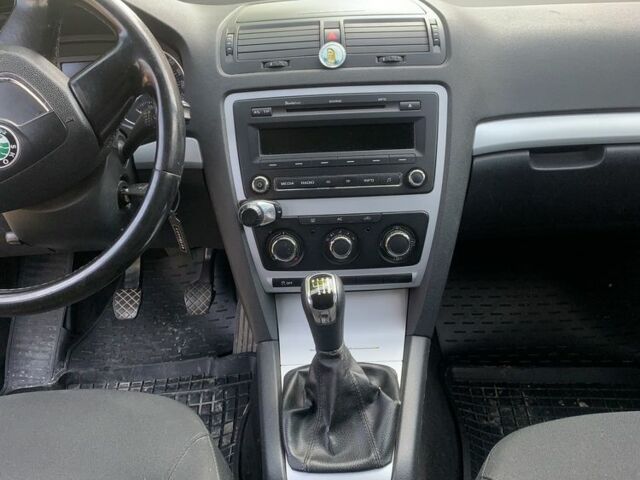 Черный Шкода Октавия, объемом двигателя 2 л и пробегом 277 тыс. км за 8200 $, фото 1 на Automoto.ua