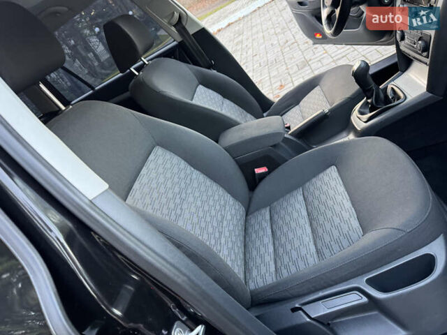 Черный Шкода Октавия, объемом двигателя 1.6 л и пробегом 243 тыс. км за 8350 $, фото 44 на Automoto.ua