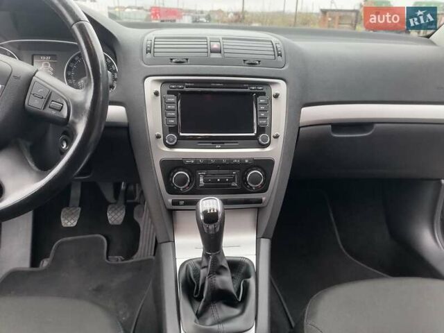 Чорний Шкода Октавія, об'ємом двигуна 1.2 л та пробігом 183 тис. км за 6300 $, фото 28 на Automoto.ua