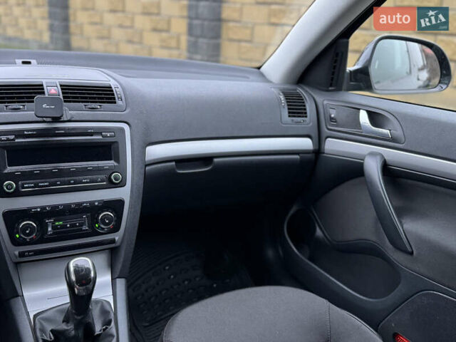 Чорний Шкода Октавія, об'ємом двигуна 1.8 л та пробігом 178 тис. км за 7999 $, фото 32 на Automoto.ua