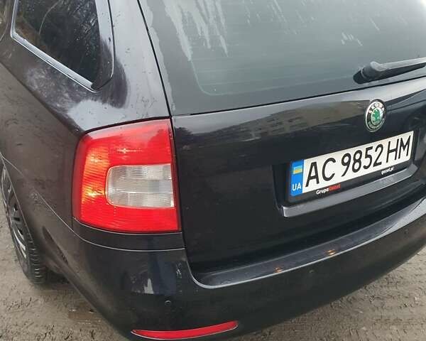 Черный Шкода Октавия, объемом двигателя 1.6 л и пробегом 220 тыс. км за 7950 $, фото 6 на Automoto.ua