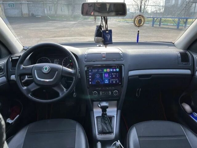 Черный Шкода Октавия, объемом двигателя 1.6 л и пробегом 307 тыс. км за 7000 $, фото 1 на Automoto.ua