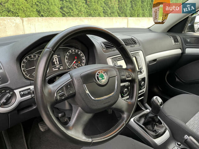 Чорний Шкода Октавія, об'ємом двигуна 1.6 л та пробігом 194 тис. км за 9399 $, фото 97 на Automoto.ua