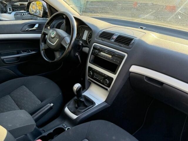 Черный Шкода Октавия, объемом двигателя 0 л и пробегом 178 тыс. км за 7000 $, фото 7 на Automoto.ua