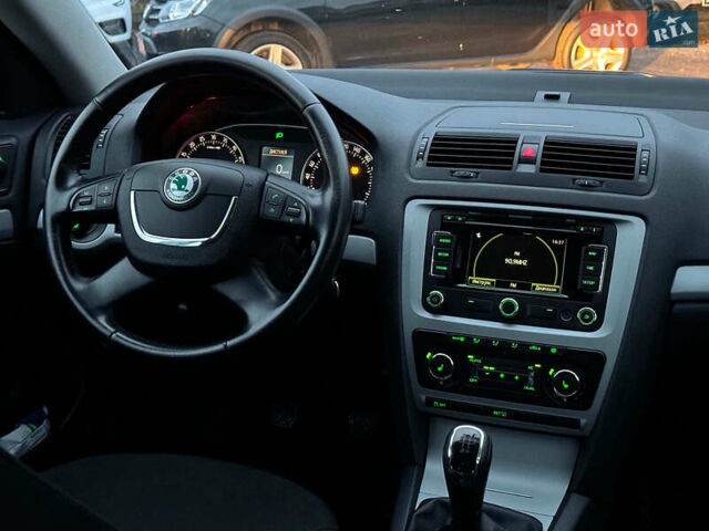 Чорний Шкода Октавія, об'ємом двигуна 1.6 л та пробігом 237 тис. км за 8190 $, фото 19 на Automoto.ua