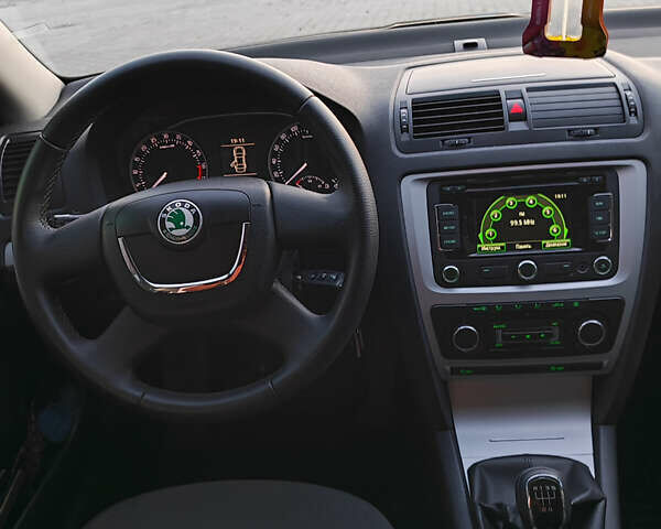 Черный Шкода Октавия, объемом двигателя 1.6 л и пробегом 278 тыс. км за 7950 $, фото 9 на Automoto.ua