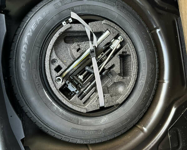 Черный Шкода Октавия, объемом двигателя 1.6 л и пробегом 243 тыс. км за 8350 $, фото 71 на Automoto.ua