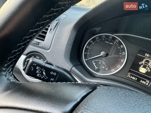 Черный Шкода Октавия, объемом двигателя 1.6 л и пробегом 243 тыс. км за 8350 $, фото 60 на Automoto.ua