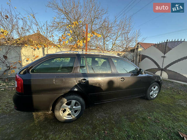 Черный Шкода Октавия, объемом двигателя 1.6 л и пробегом 200 тыс. км за 8800 $, фото 3 на Automoto.ua