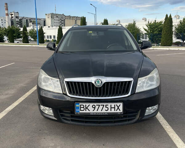 Чорний Шкода Октавія, об'ємом двигуна 1.6 л та пробігом 318 тис. км за 7200 $, фото 2 на Automoto.ua